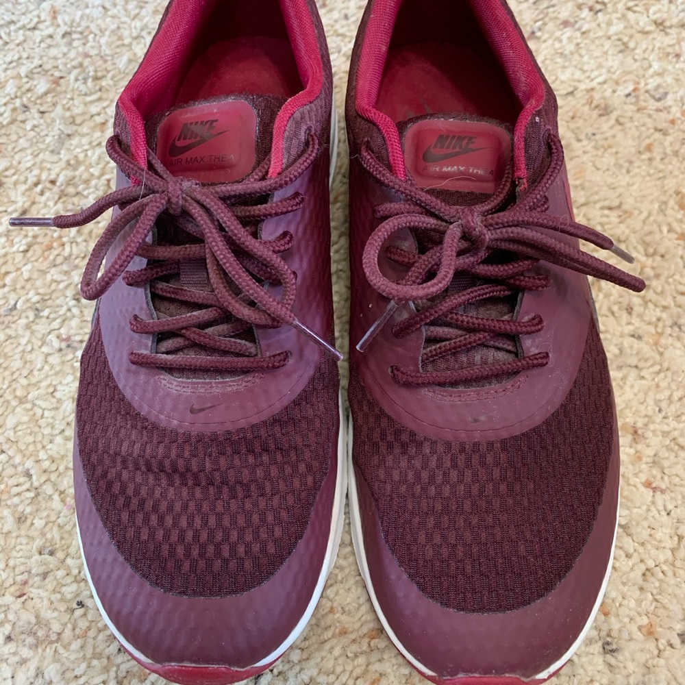 Women’s maroon/red Nike Air max size 7